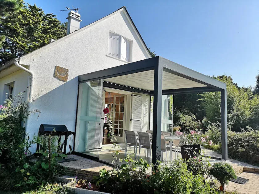 Casa cerca del mar con un gran jardín cerrado - Image 1
