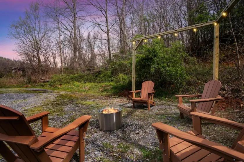 Balk Oasis MountainViews Rustic HotTub - Image 1
