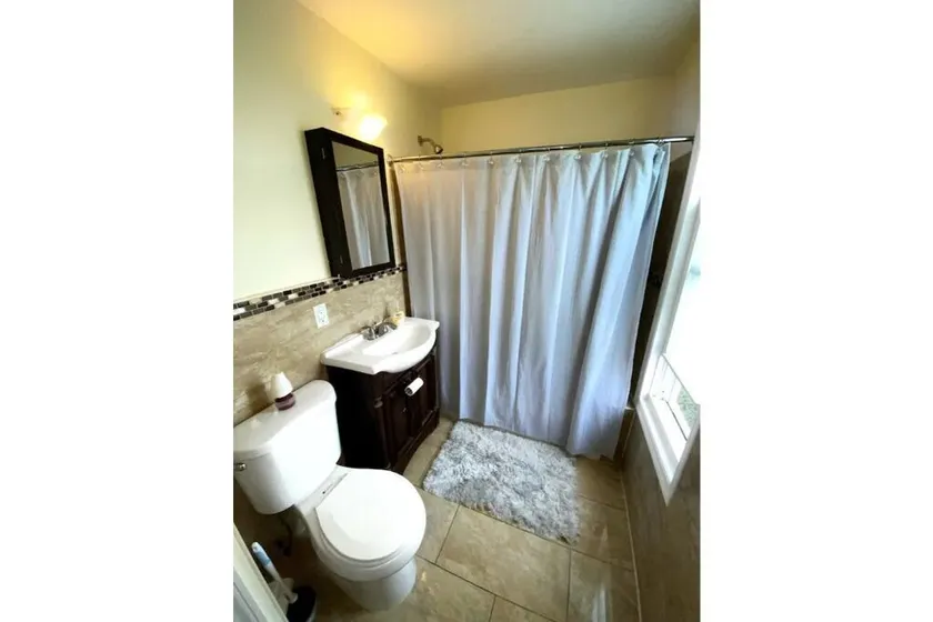 Family Friendly Three Bedroom Apartment outside of NYC - Image 1