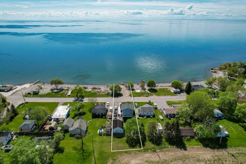 Lake Front Retreat with boat access and private beach - Image 1