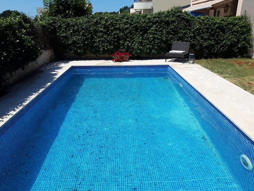 For Families - Spacious 4-bedroom vacation house with pool, close to the sea! - Image 1