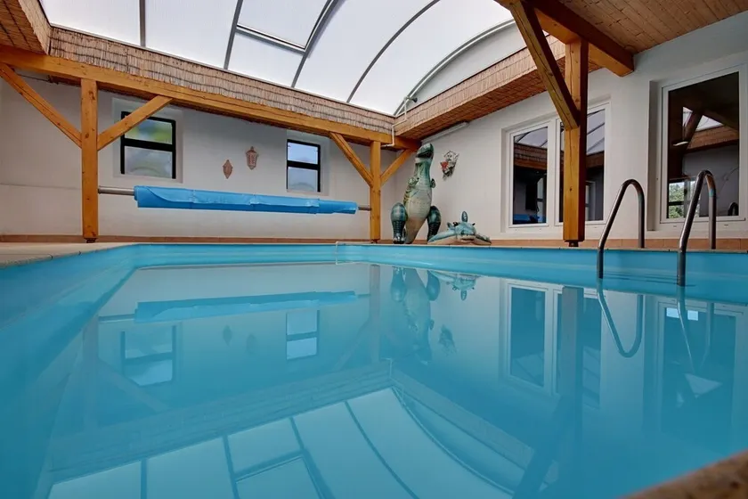 Holiday Home Kvitek - casa de vacaciones con piscina cubierta y gran sala de juegos - Image 1