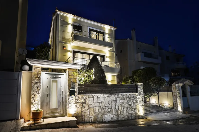 Elegant Villa by B&E - Image 1