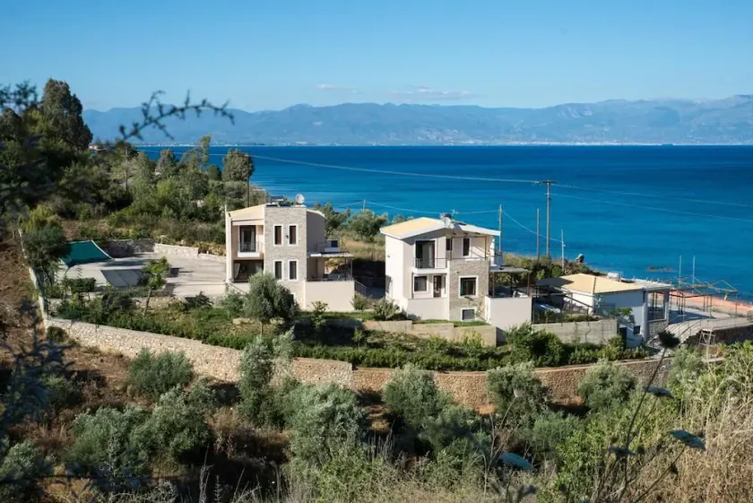 RED ROCK VILLAS PETALIDI - Image 1