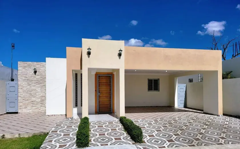 2-bedroom townhouse with pool, walking distance to everything in Santiago - Image 1