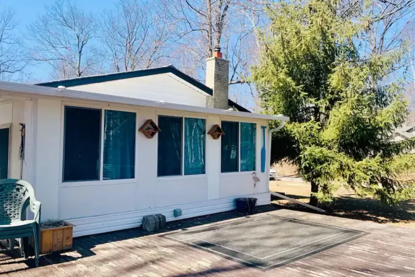Ipperwash Beach House -- Lake Huron - Image 1