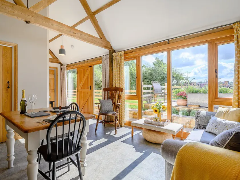 1 bedroom accommodation in Fenny Compton, near Warwick - Image 1