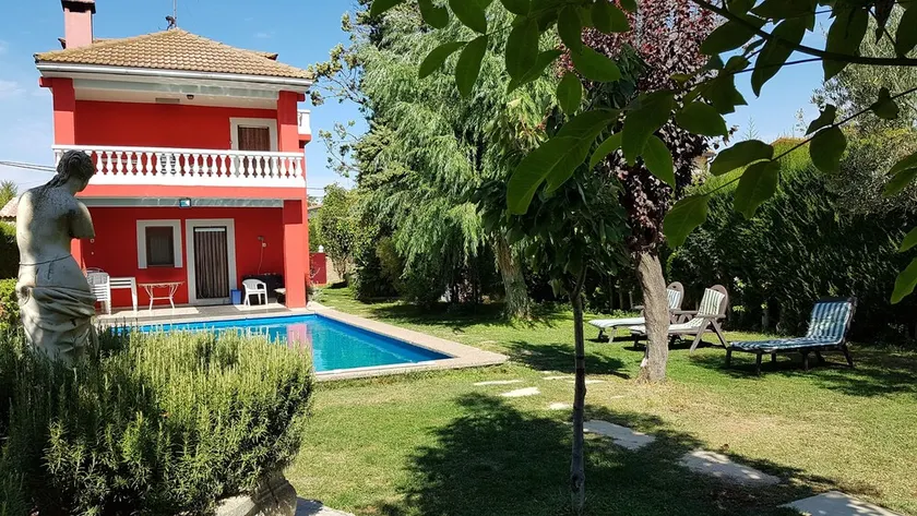 Fritliggende villa med privat pool og wifi - Image 1