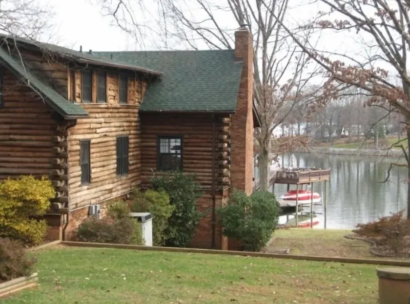 Mountain Style Log Home Main Channel/Patio/Fire Pit/Lake Equipment Rental/Dock - Image 1