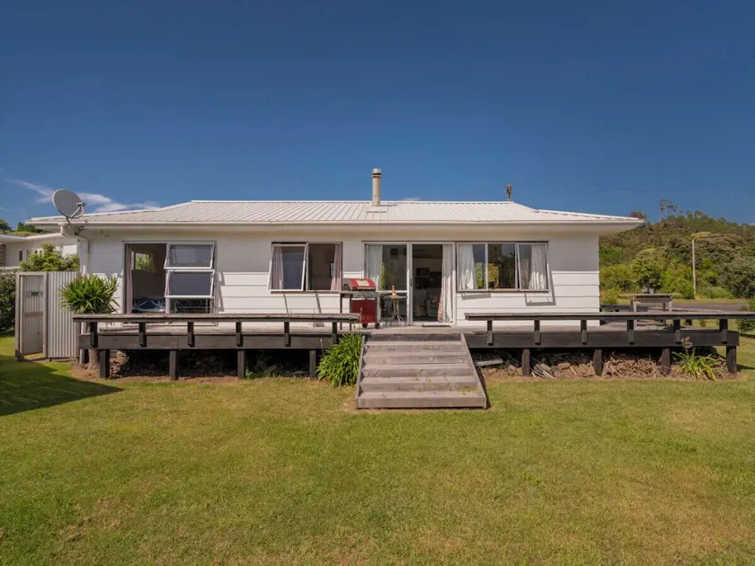 Silver Sands - Cooks Beach Holiday Home - Image 1