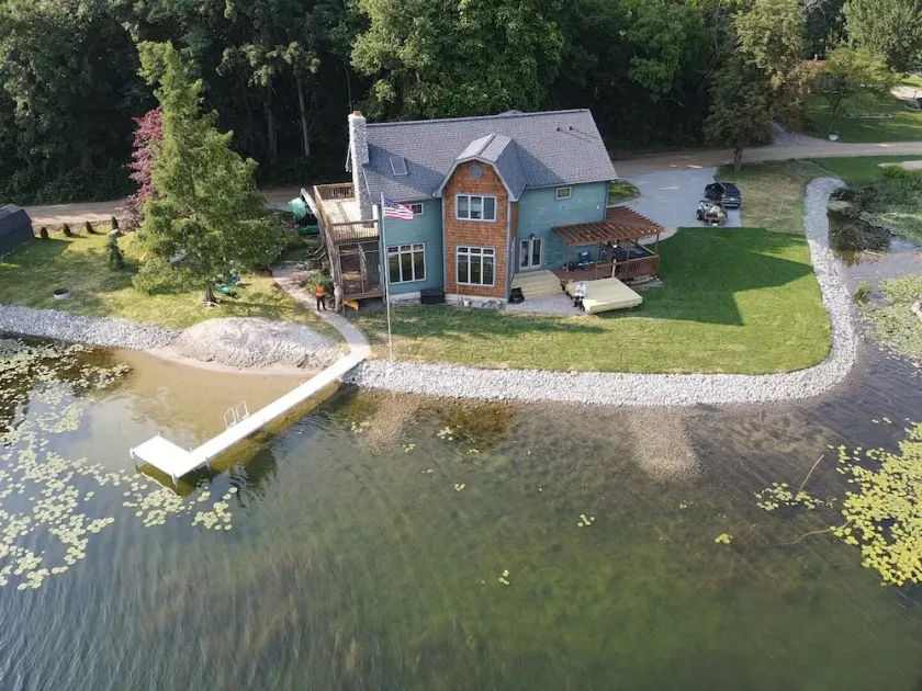 Lakefront 270 view, beach, hot tub, wineries! Last call of summer, Aug. 17-20 - Image 1