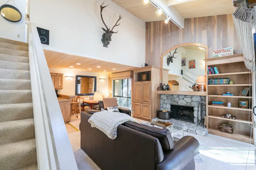 Stylish Incline Condo w Pool 4 Min Walk to Lake - Image 1