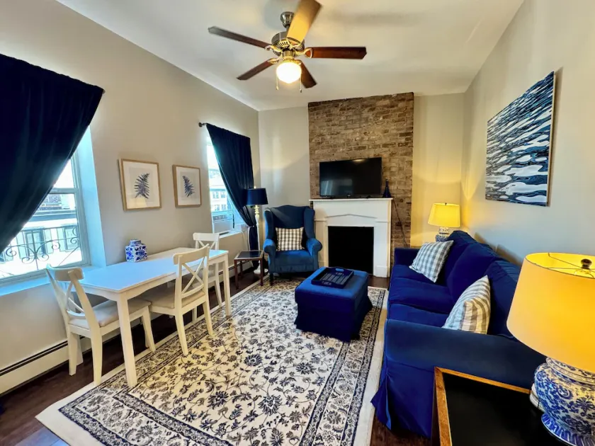 Experience Urban Elegance: Downtown 2 BDR within Walking Distance to Everything! - Image 1