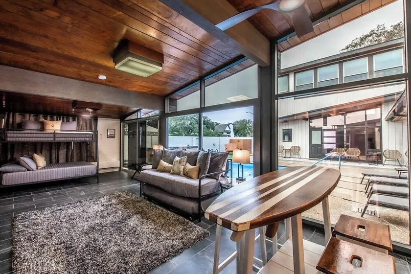 Luxury on Ocean Drive - Sleeps 28 - Image 1