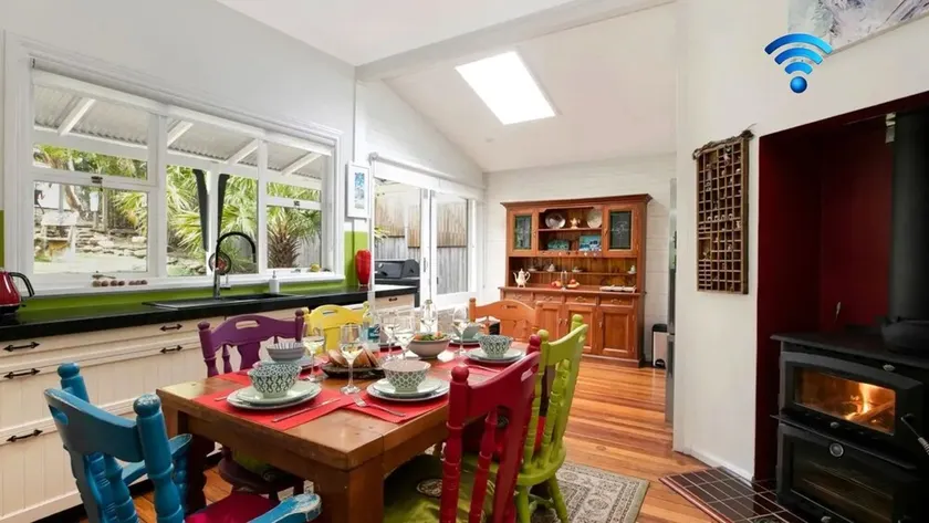 Lilly Pilly Arthouse - STAY three PAY third night fifty percent OR lazy Sunday checkout OR twenty fi - Image 1