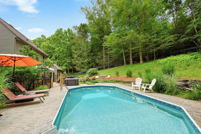 Private Home with Pool & Jacuzzi in the Hudson Valley - Image 1