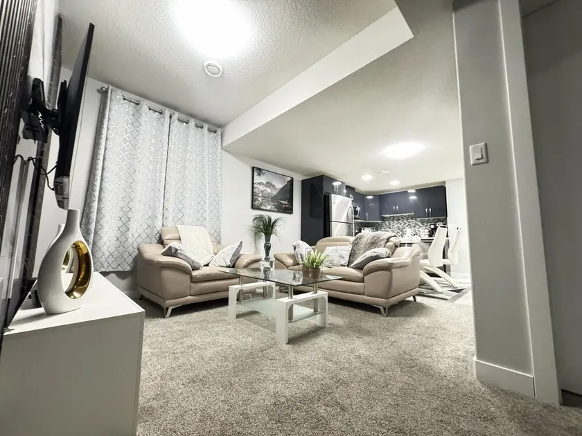 Entire guest suite 2 Bedroom, Private Entrance - Image 1