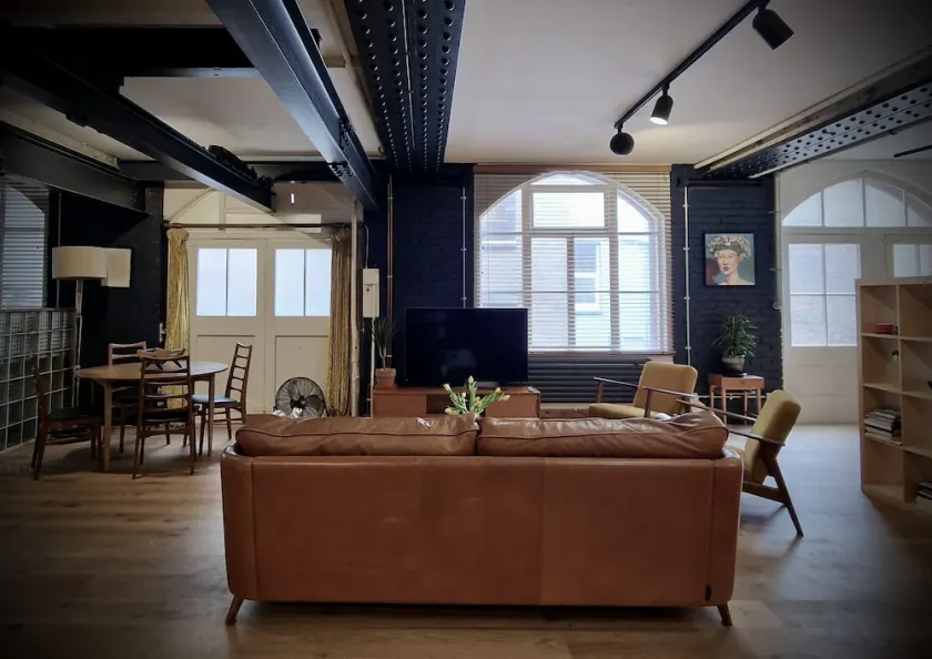 Spacious industrial apartment in the vibrant America Ground close to the beach. - Image 1