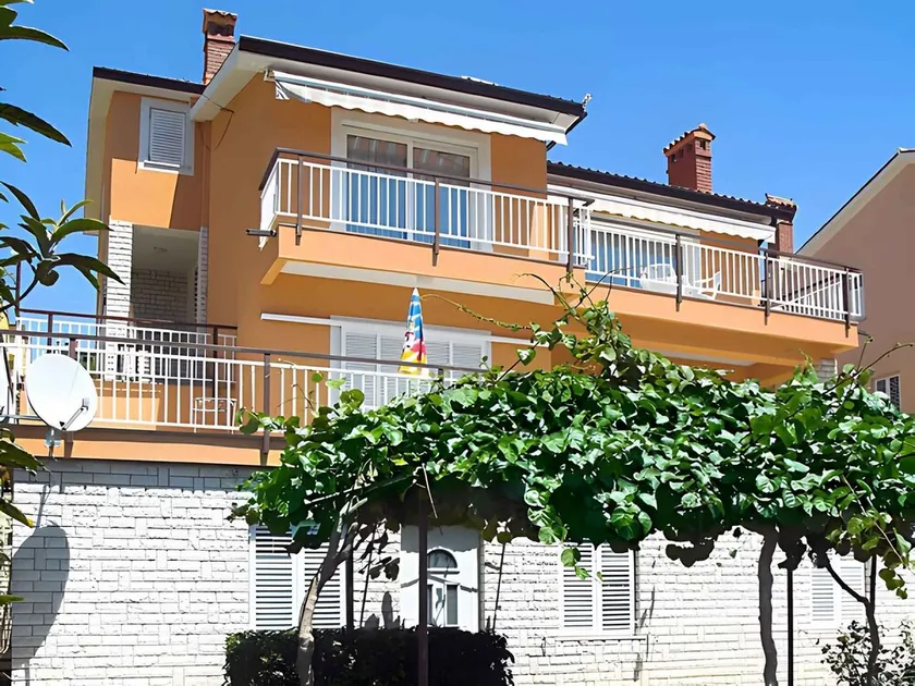 Holiday apartment with terrace, modern furnishings - Image 1