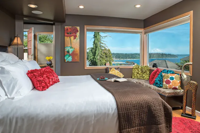 Cottage with Puget Sound, Mount Rainier, & Olympic Views - Image 1