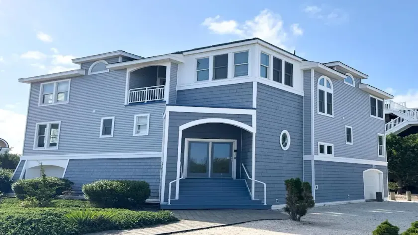 5 BRs, Hot Tub Roof Top, 2nd off the Ocean. - Image 1