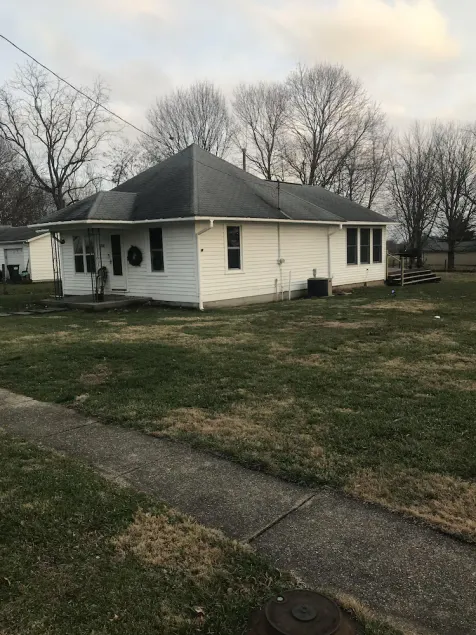 Cozy little house in town with country view on backdeck. - Image 1