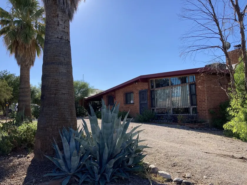 Beautiful Tucson Home w/Pool - Image 1