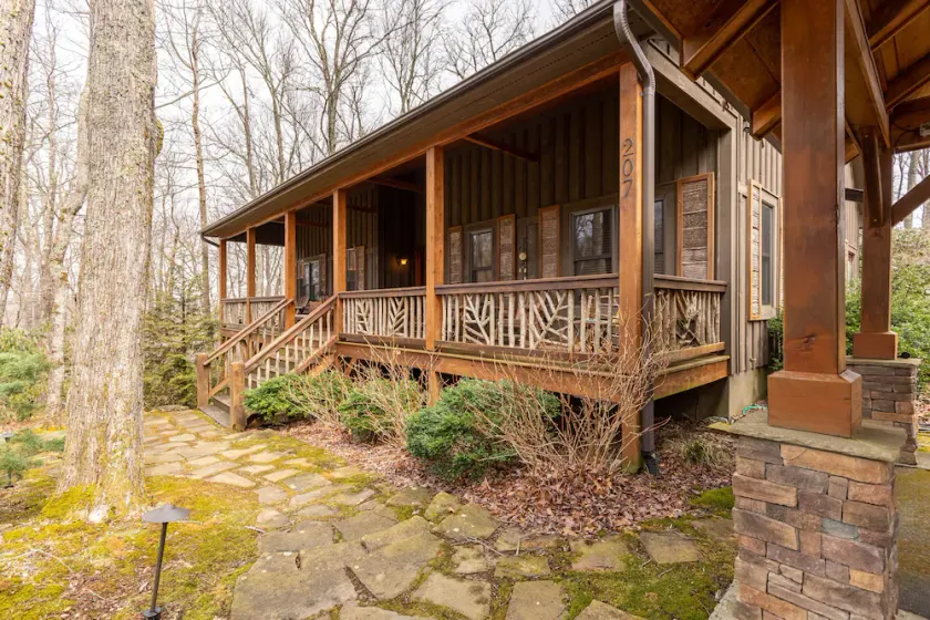 Mossy Path Hideaway - Image 1