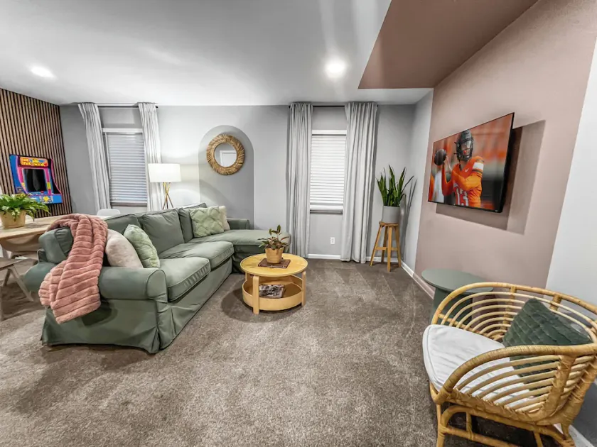 Modern Deco Flat - Mins to Everything❕ - Image 1