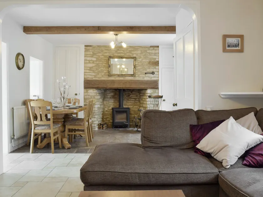 3 bedroom accommodation in Bampton, near Witney - Image 1
