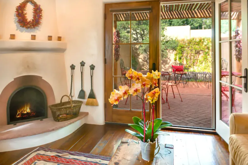 Darling of Palace Ave! Enchanting Garden, 2Blks to Plaza & Canyon Rd. - Image 1