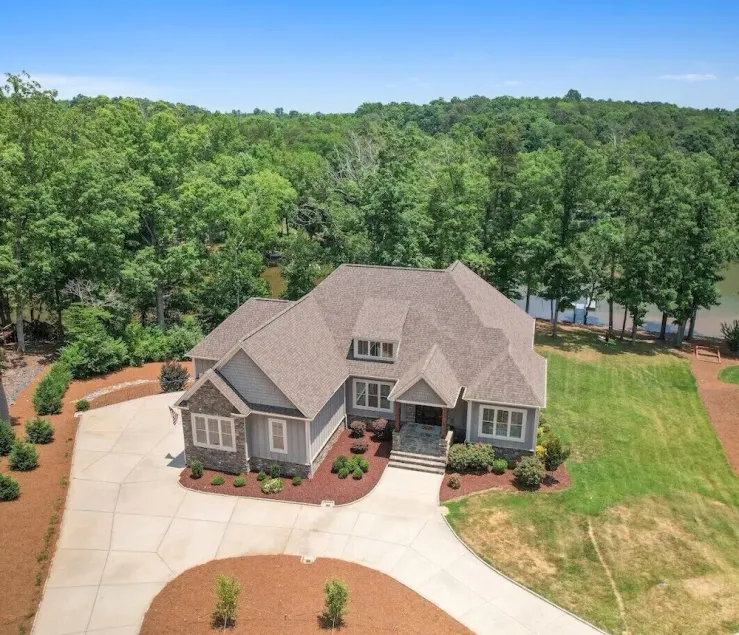 Lakefront 5 bedroom- Firepit, Bar, Screen Porch, Bunkroom! - Image 1