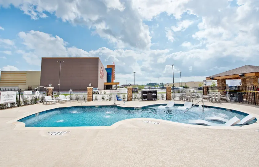 Accessible 1BR Suite w/ King & Roll-In Shower - Image 1