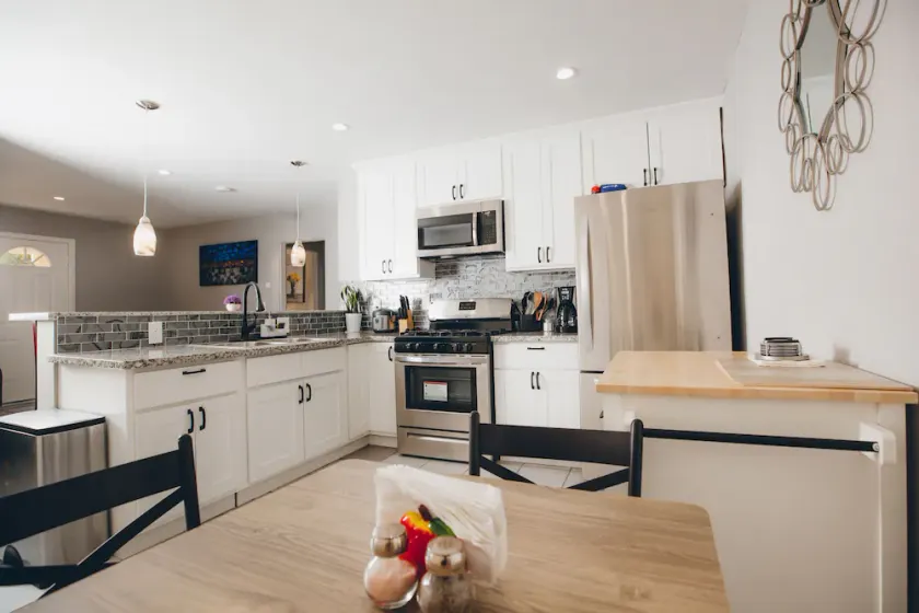Fully remodeled House | FREE parking | Fast Internet - Image 1