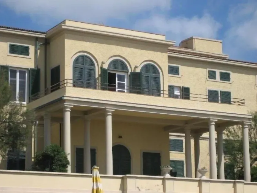Beautiful apartment for 8-10 people in a historic villa on the sea - Image 1