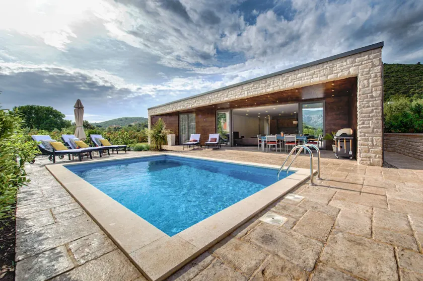 Vacanze per l'anima in un nuovo e moderno bungalow con piscina e vista mare - Image 1
