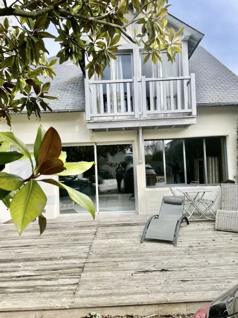 House close to the beach - Image 1