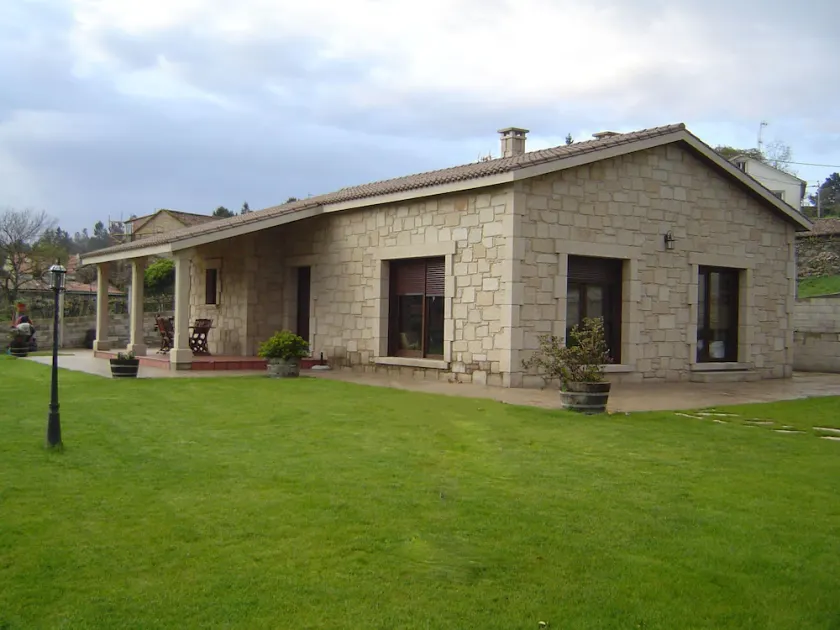 Pedrina hus med pool - WIFI - Image 1