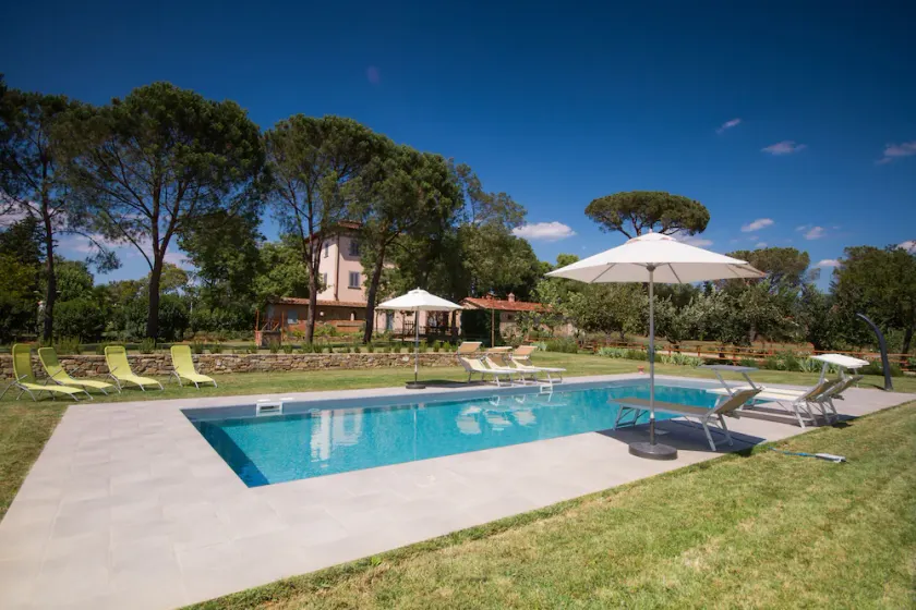 Villa mit Pool, 7 Schlafzimmer, in der toskanischen Landschaft zwischen Cortona und Arezzo - Image 1