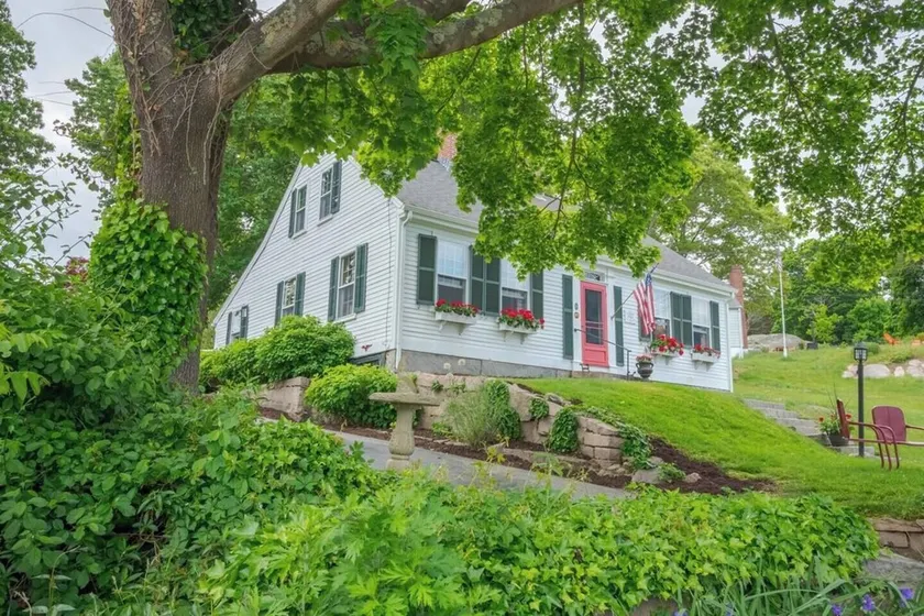 Historic 1810 Captain Burrows Home~ A Nautical New England Inspiration! - Image 1