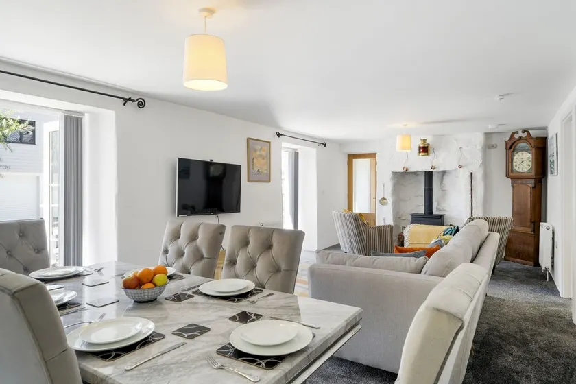 Ideally located just a short walk from the popular seaside village of Portreath is this lovely holid - Image 1