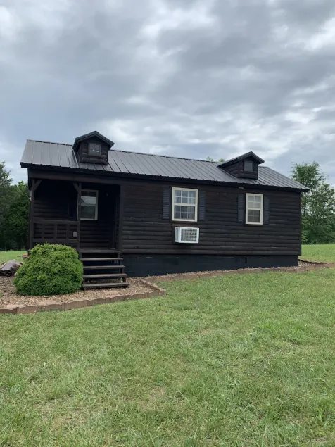 Cozy Cabin with private back yard, located 5 min away from Dale Hollow Lake - Image 1