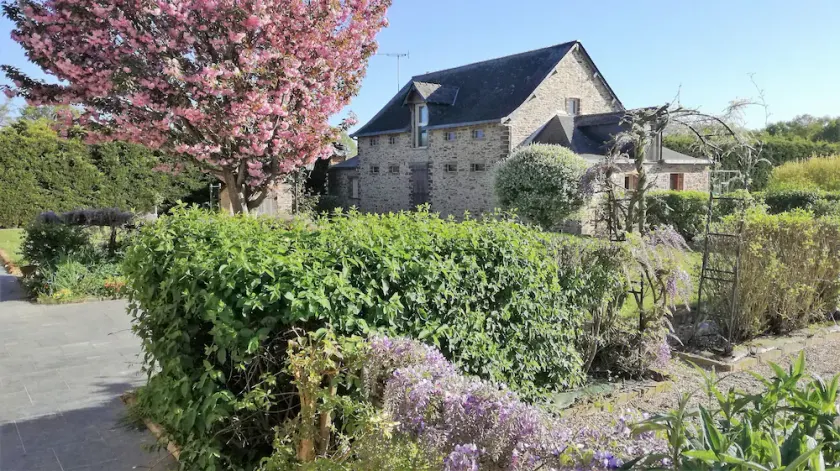 Ancienne écurie rénovée avec goût, Piscine intérieur chauffée  et jacuzzi - Image 1