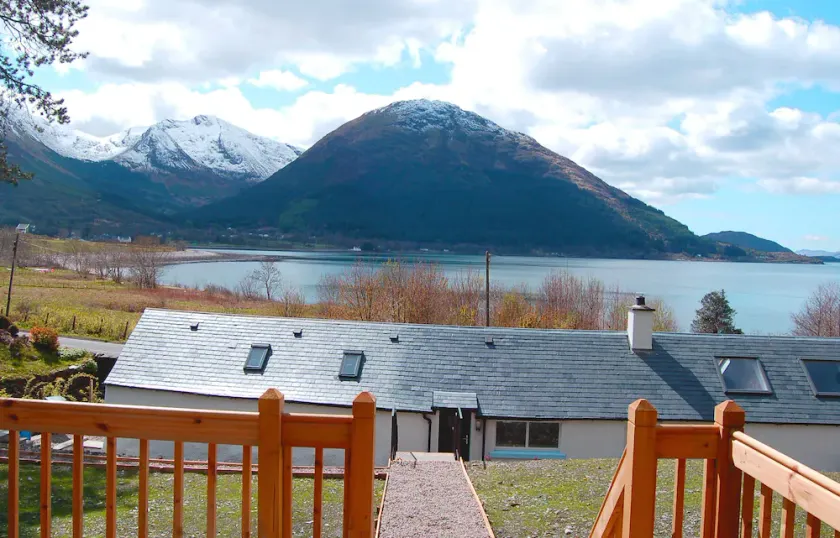 Renovated lochside cottage nr Fort William & Glencoe (sleeps 4-6) - Image 1