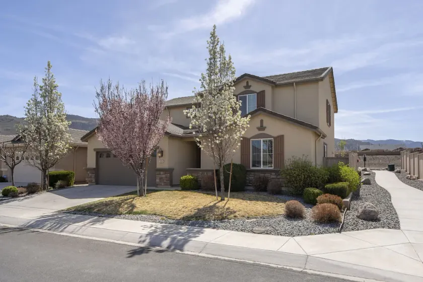 20 mins to Mt Rose SKI TAHOE & 35 Mins to Tahoe & Mt Views 5 Beds 3 Baths Home - Image 1