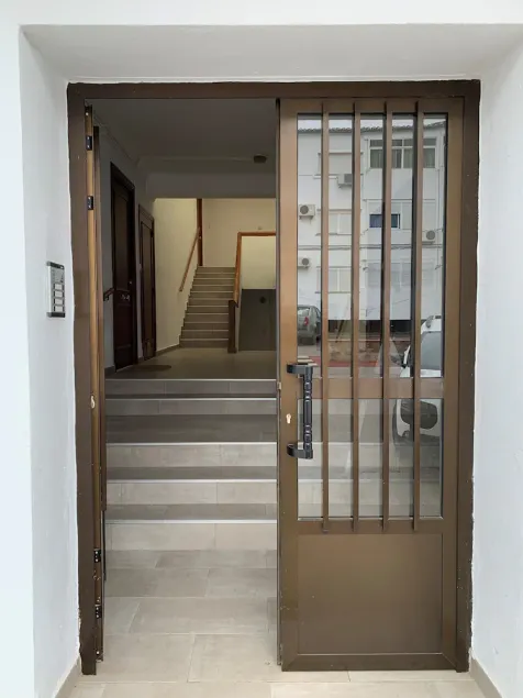 Well equipped apartment with easy parking. Ideal starting point for your routes. - Image 1