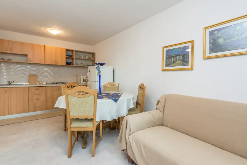 Newly renovated apartment for 2+2 - Image 1