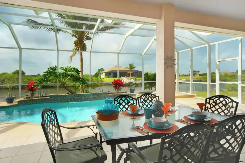 33% RABATT! -SWFL Rentals - Villa Ellis - Poolhaus im Tommy Bahama-Stil mit Golfzugang in NW Cape Coral - Image 1