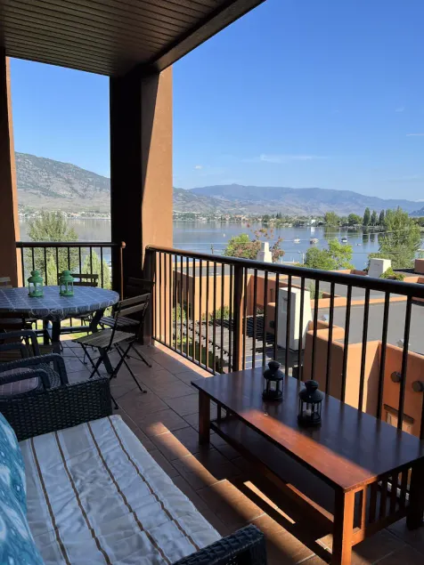 Large Lakefront 3 Bed Condo With Gorgeous Osoyoos Lake and Mountain Views - Image 1