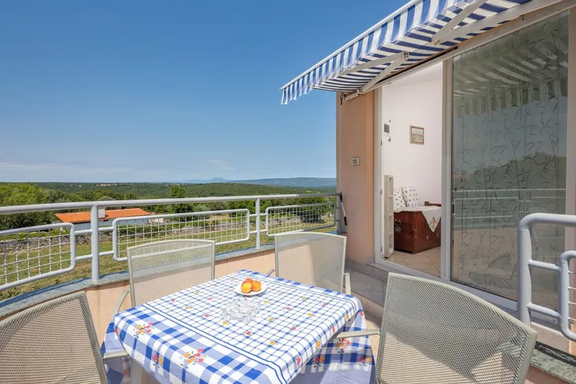 Peaceful Retreat Apartments With Terrace - Image 1